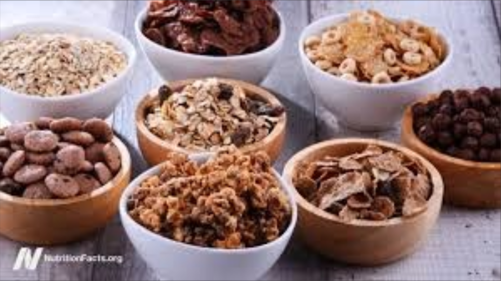   Los cereales de desayuno fortificados pueden ser una fuente útil de fibra, vitaminas y minerales, pero algunos se consideran alimentos ultraprocesados